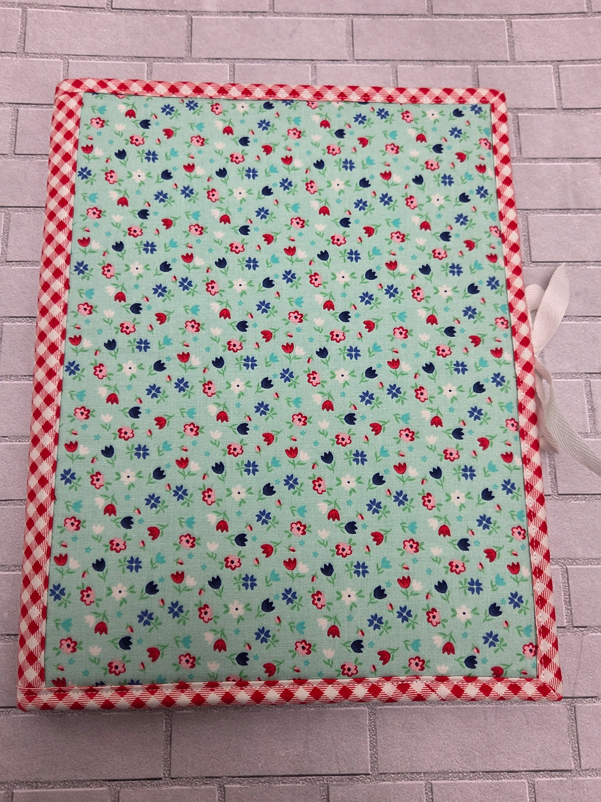 Winding Rainbows Project folder Previously Loved– Excellent like new Condition previously loved