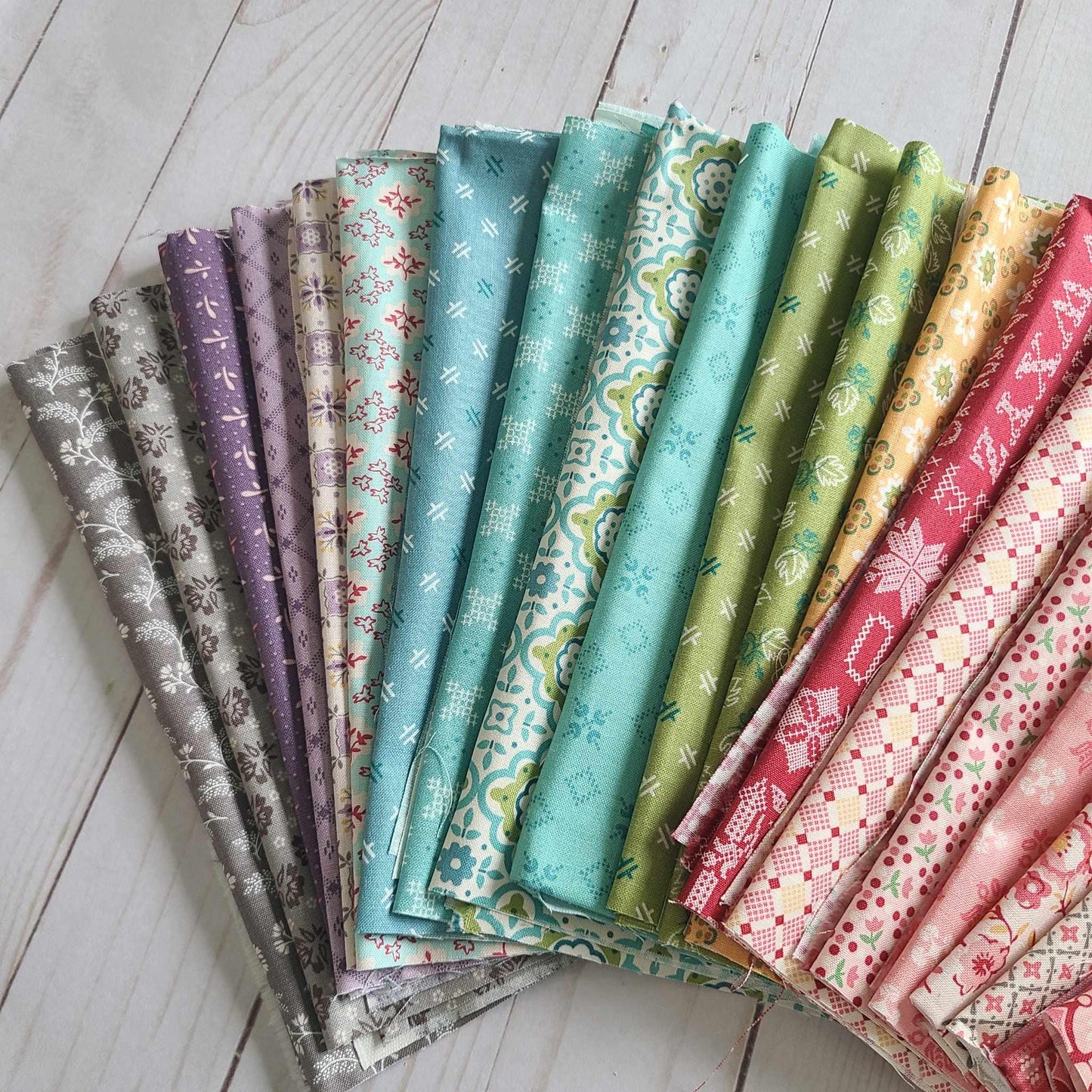 Piece & Plenty by Lori Holt 21 FQ Fat Quarter Bundle Riley Blake