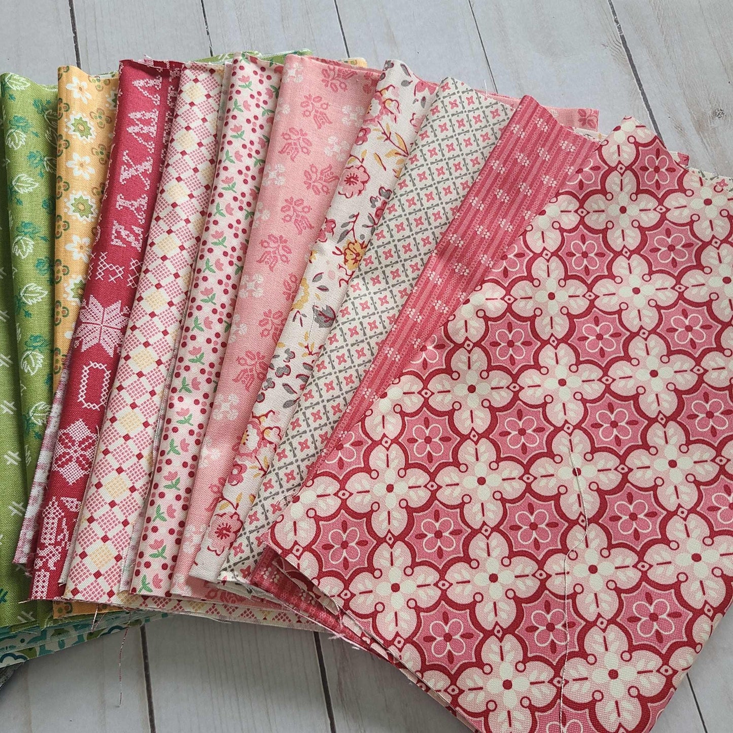 Piece & Plenty by Lori Holt 21 FQ Fat Quarter Bundle Riley Blake