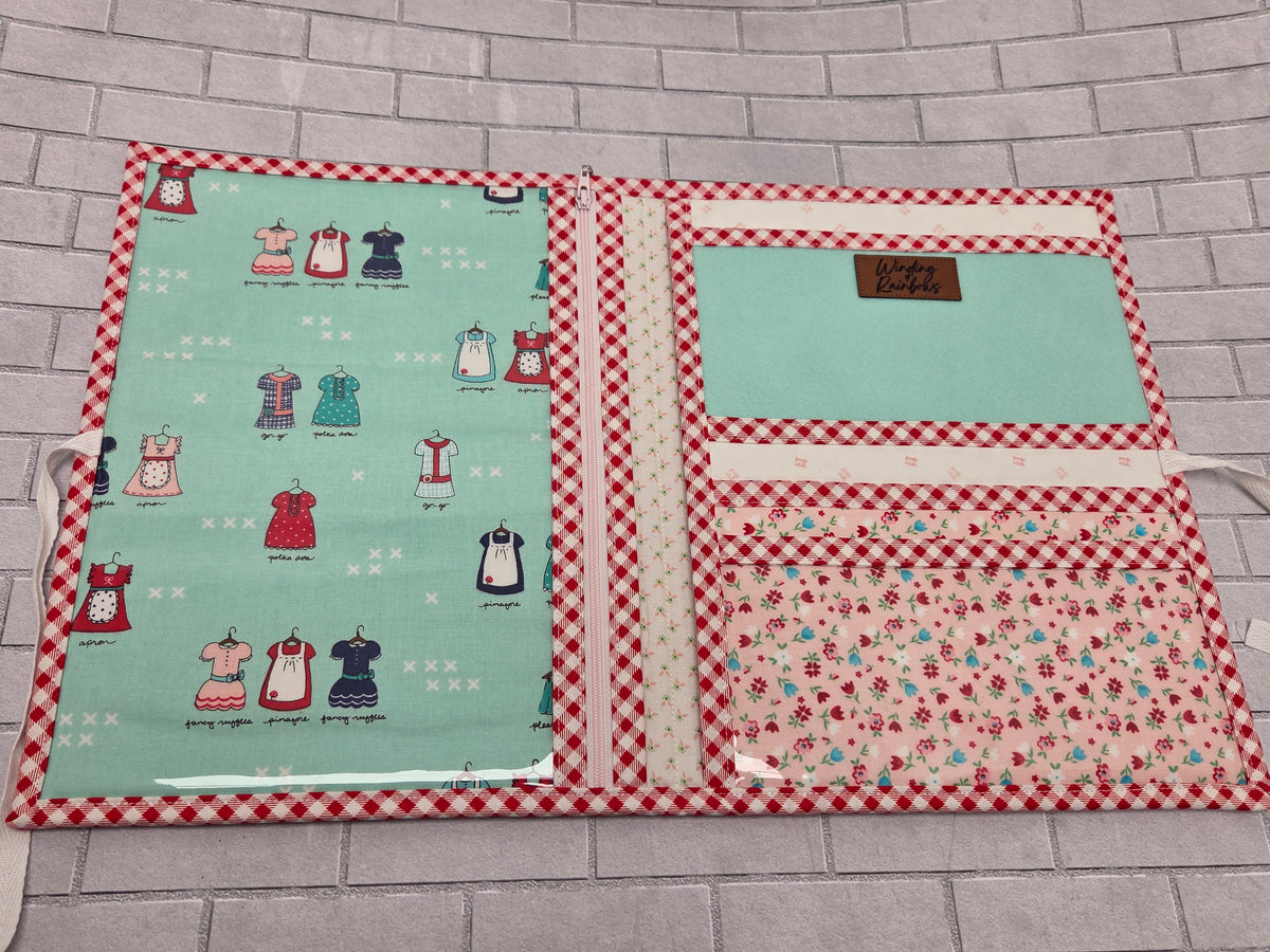 Winding Rainbows Project folder Previously Loved– Excellent like new Condition previously loved