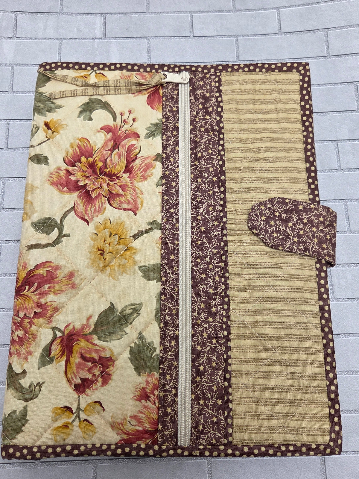 Missi Lynn Previously Loved Project Folder – Excellent like new Condition