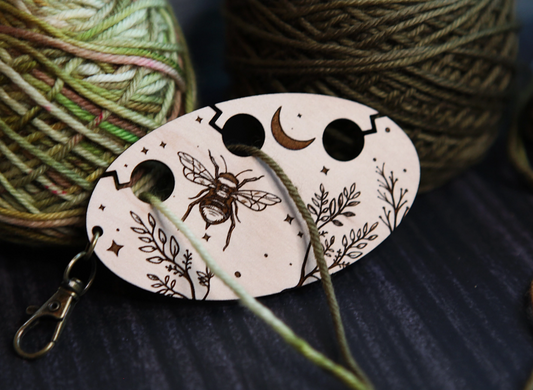 Bee Knitting & Crochet Yarn Separator 3 Holes Yarn Divider