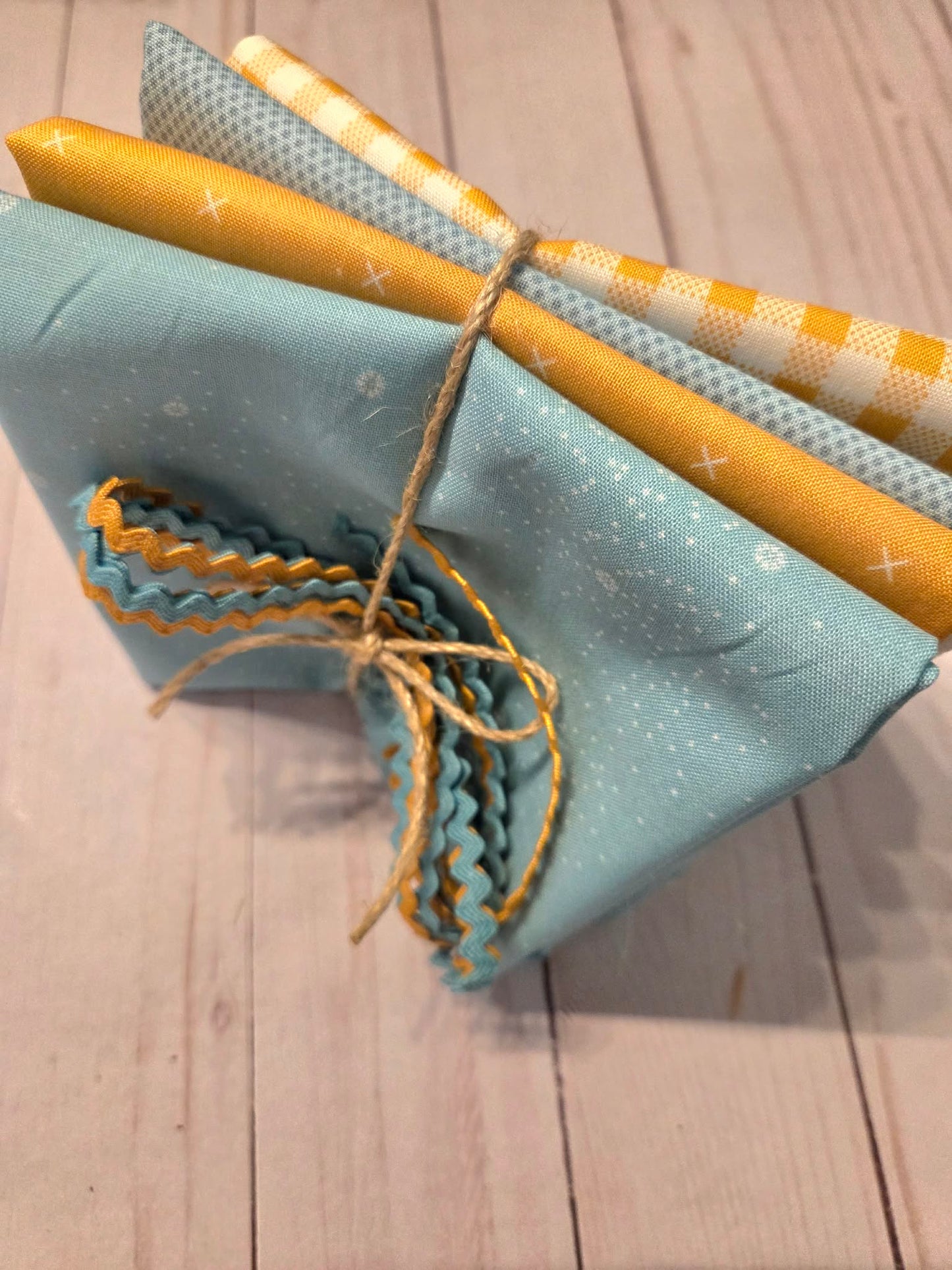 Bee Fat Quarter Cross stitch finishing bundle