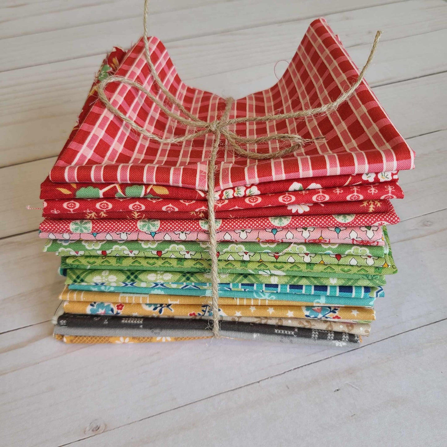 Home Town Holiday by Lori Holt 22 Fat Eights Fat Quarter Bundle Riley Blake