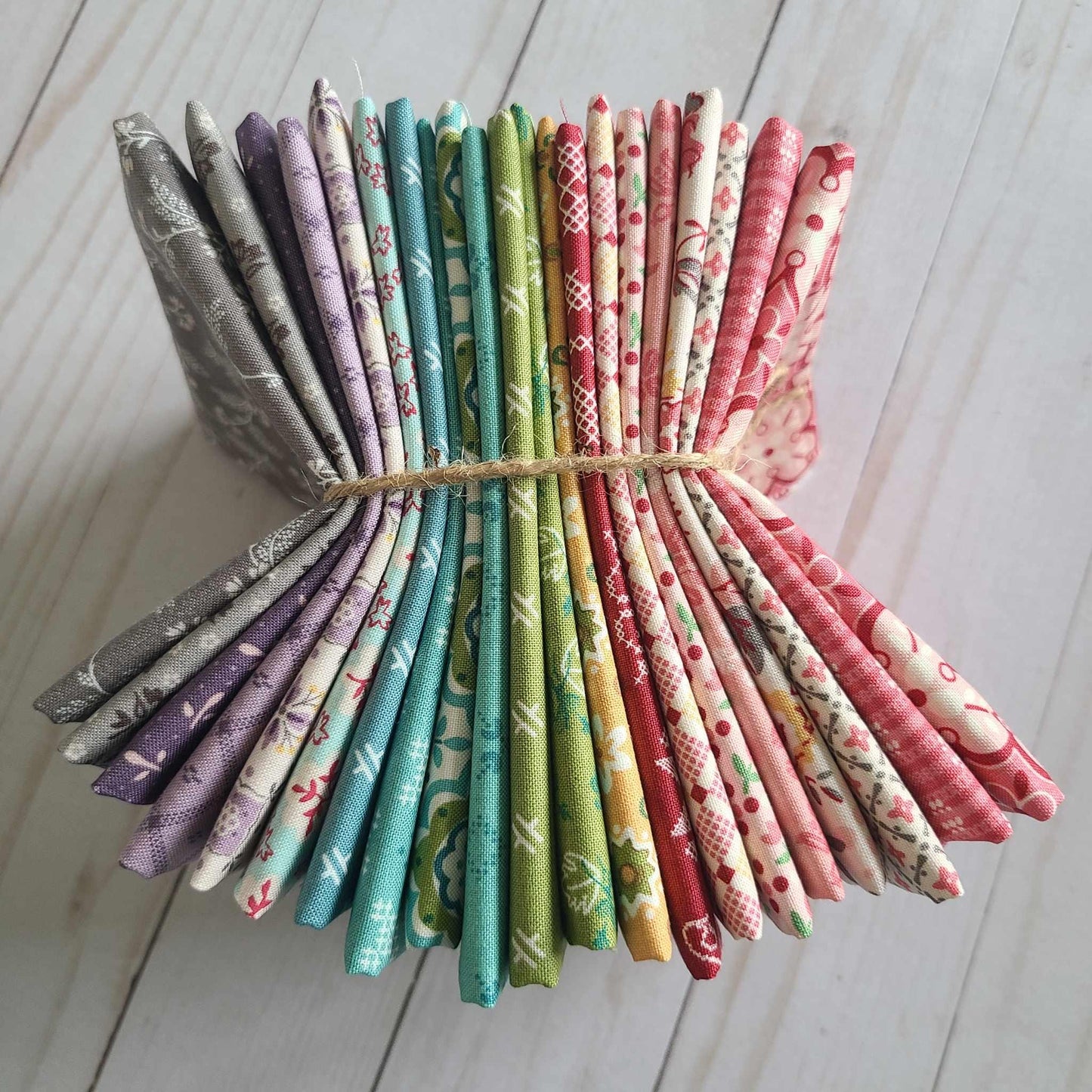 Piece & Plenty by Lori Holt 21 FQ Fat Quarter Bundle Riley Blake