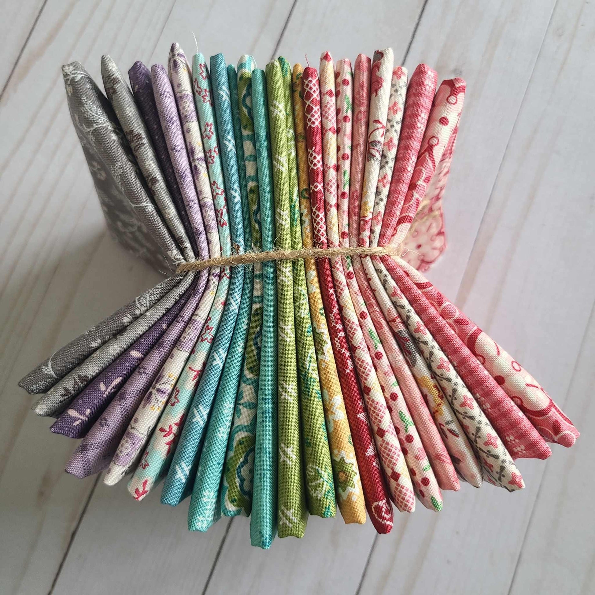 Piece & Plenty by Lori Holt 21 FQ Fat Quarter Bundle Riley Blake