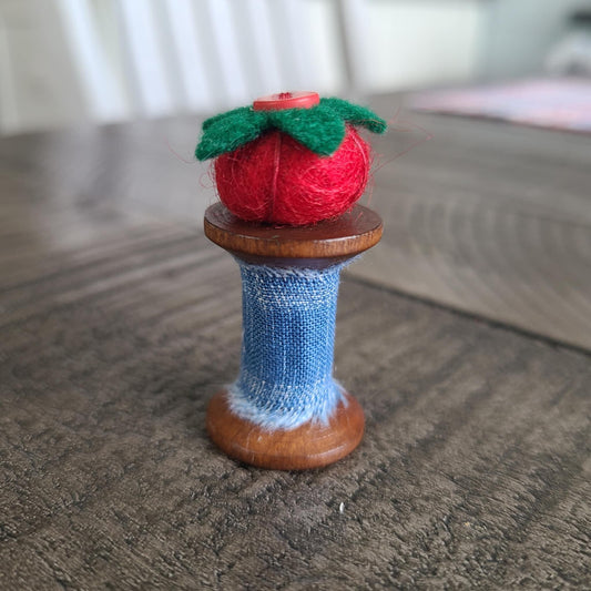 Miniature Spool Pincushion Retreat gift set of 5