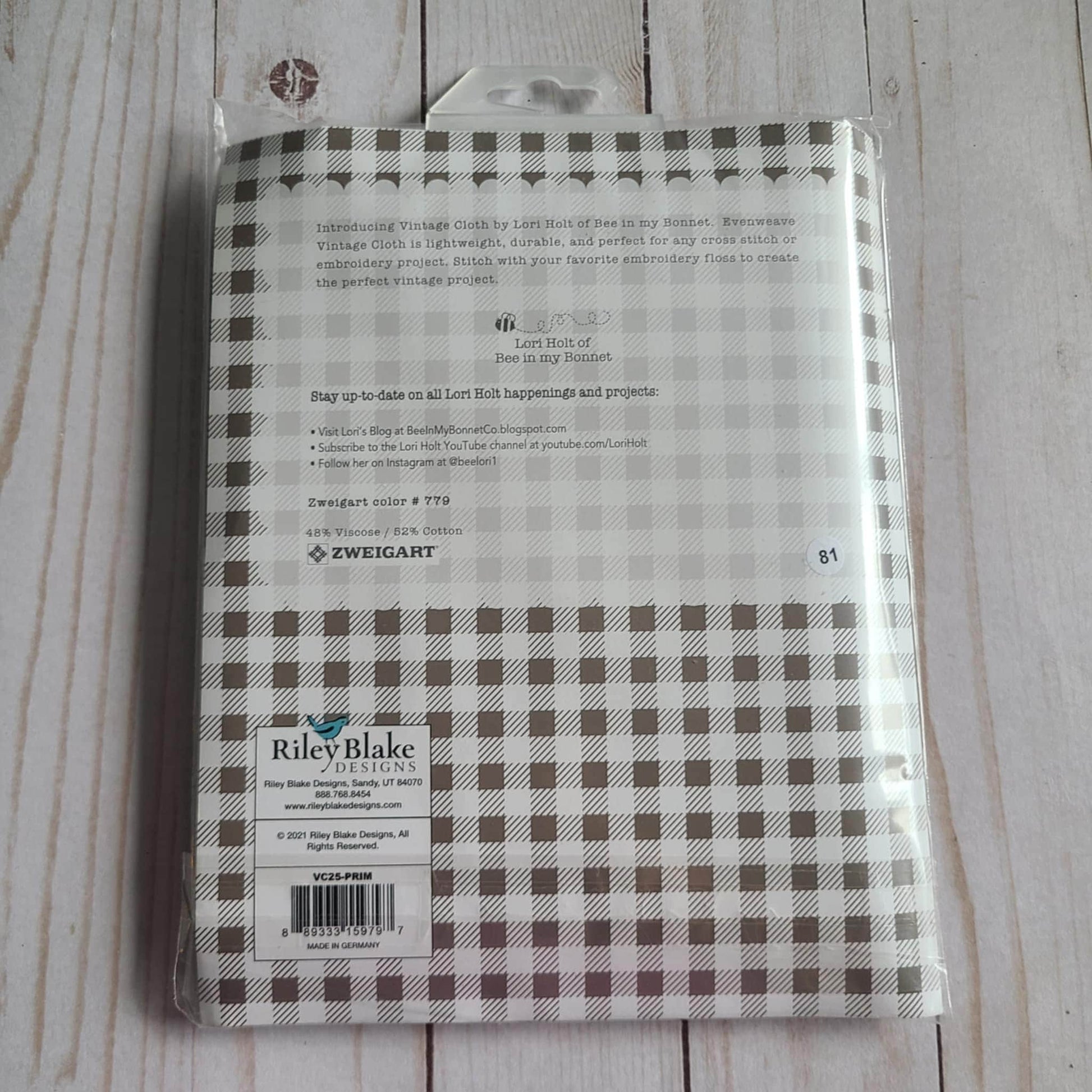 Lori Holt Vintage Cloth 25-Count Lugana Prim 27x36