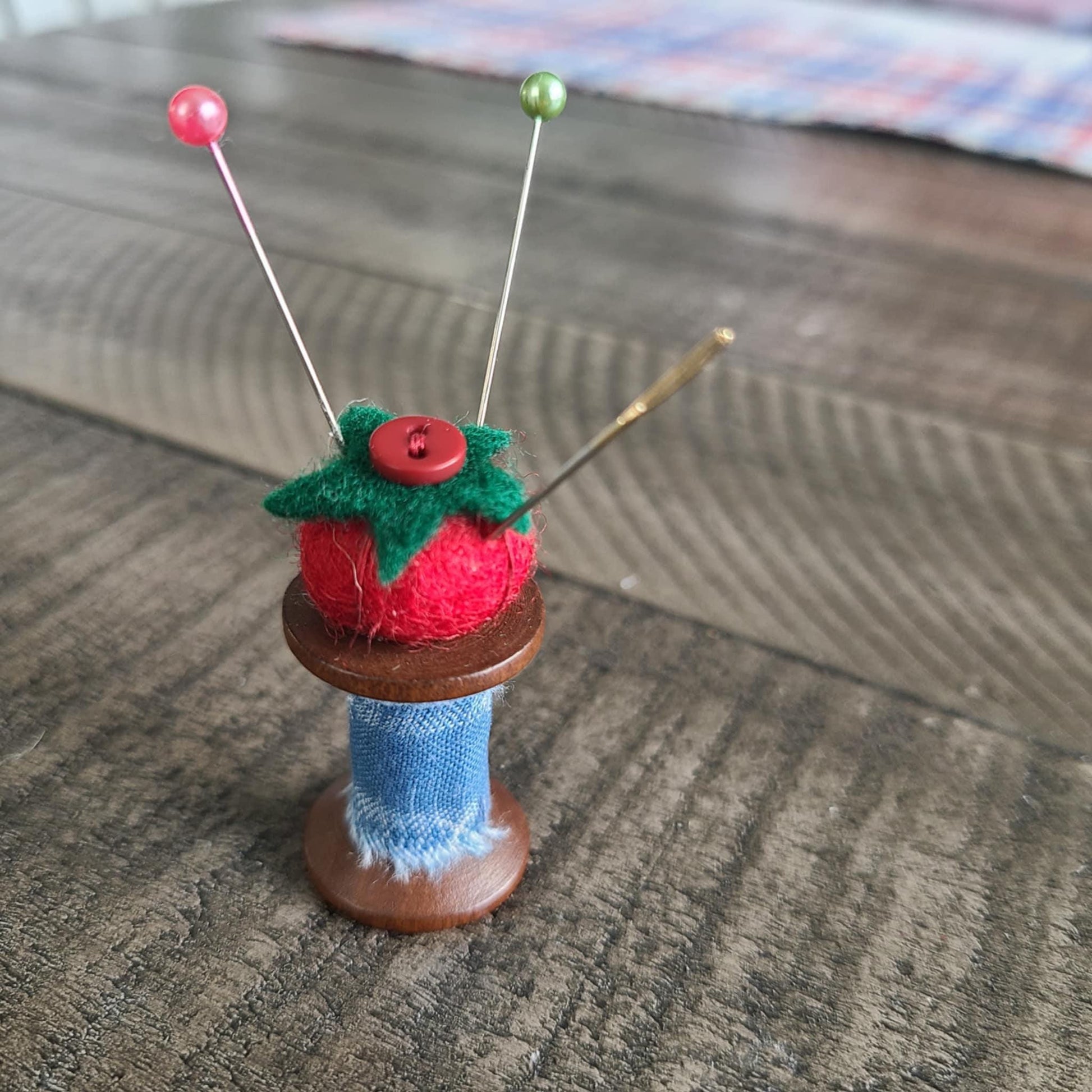 Miniature Spool Pincushion Retreat gift set of 5