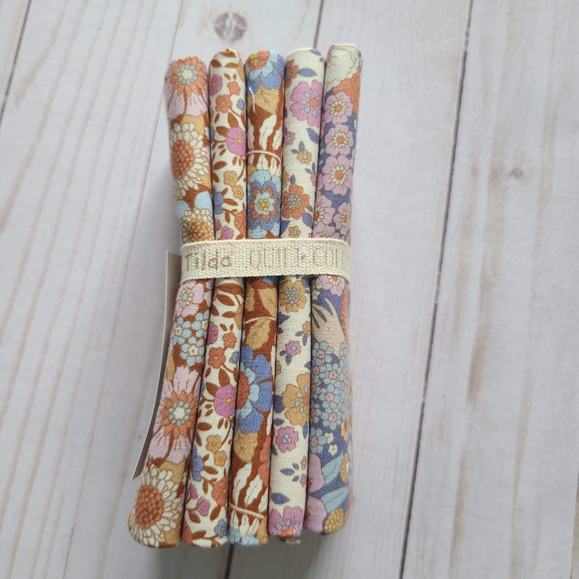 Wallflower 5 Fat Quarter Bundle Tilda Fabrics - Caramel/Thistle Colorstory