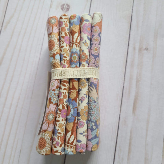 Wallflower 5 Fat Quarter Bundle Tilda Fabrics - Caramel/Thistle Colorstory