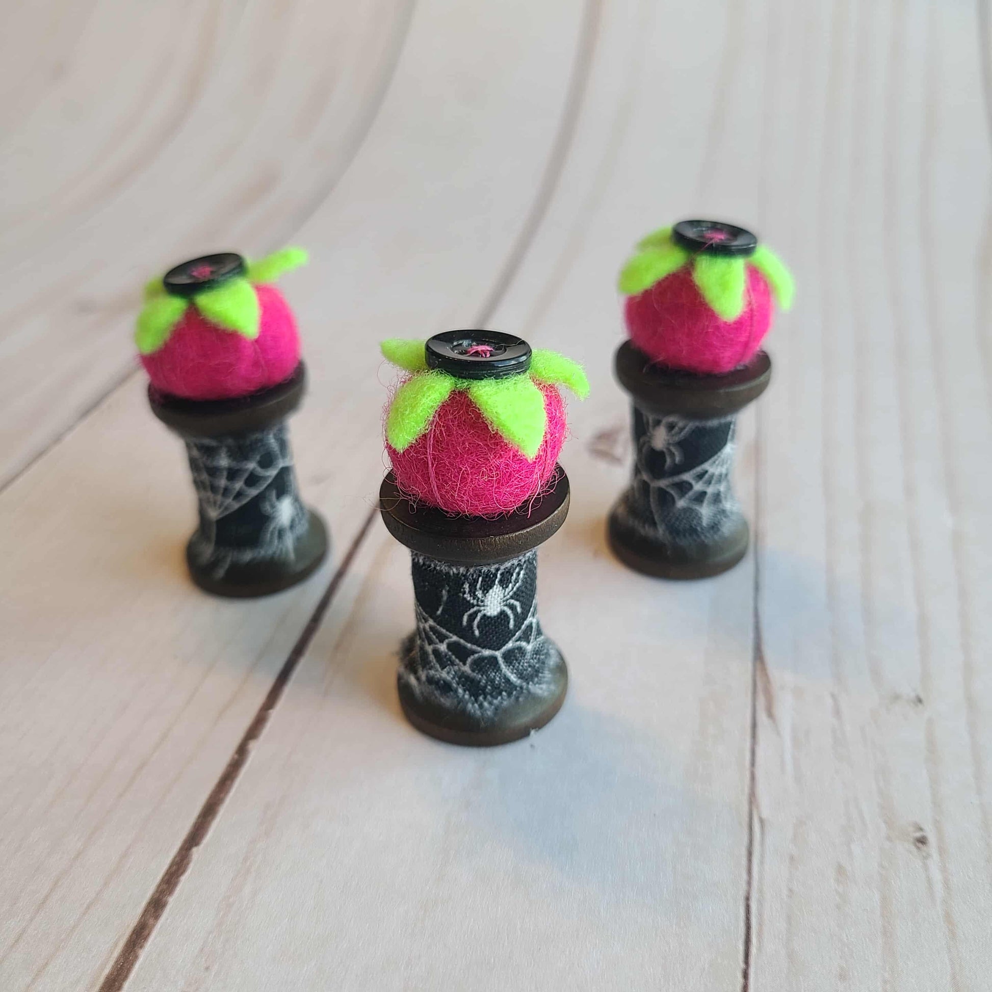 Halloween Spooky Miniature Spool Pincushion Retreat gift limited edition